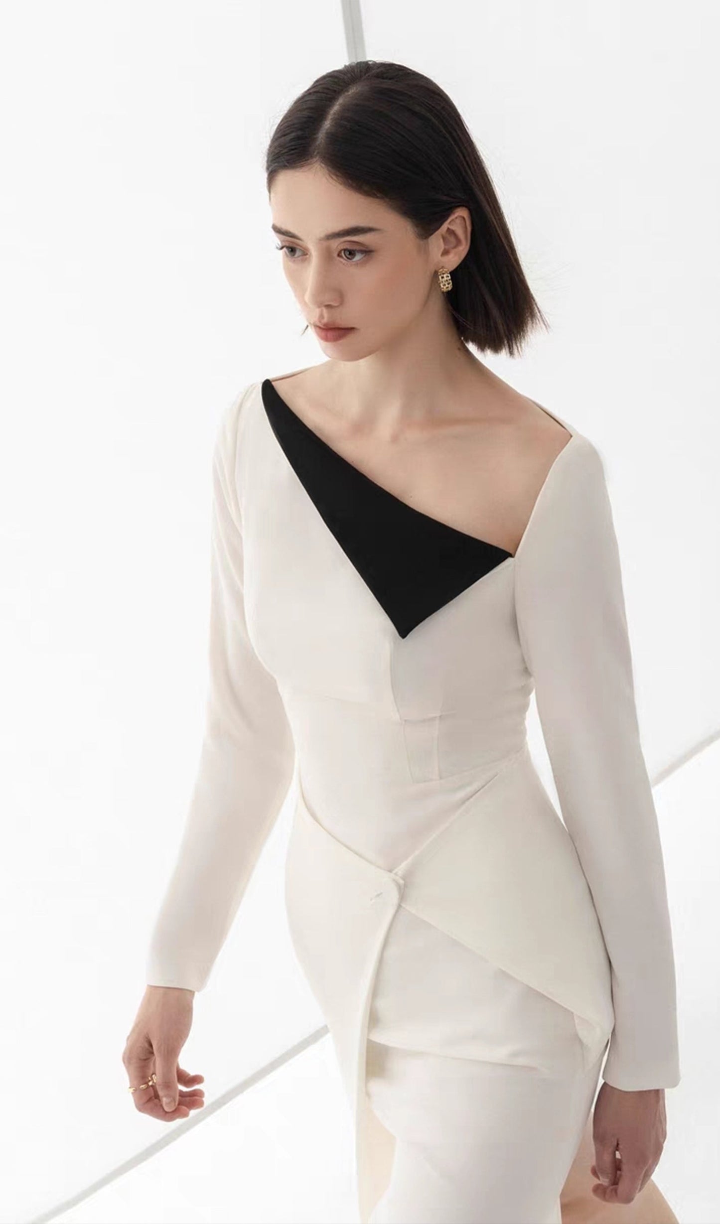 Sarah Jade Diyagonal Yaka Yırtmaçlı Midi Elbise